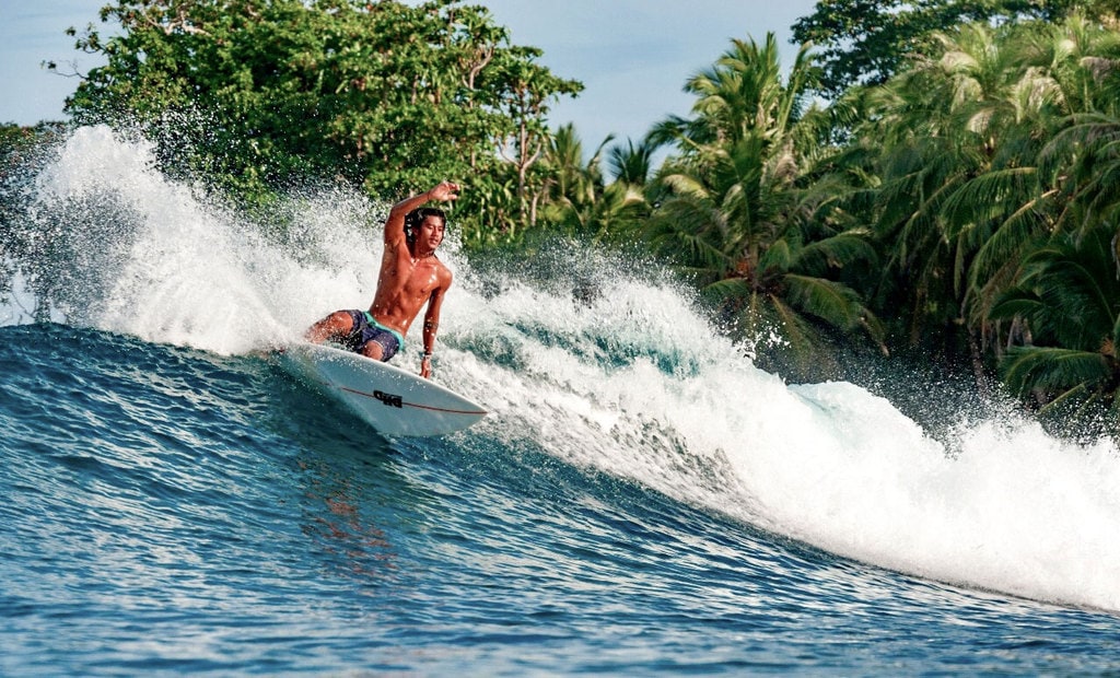 Guntur surfing Mentawai 1